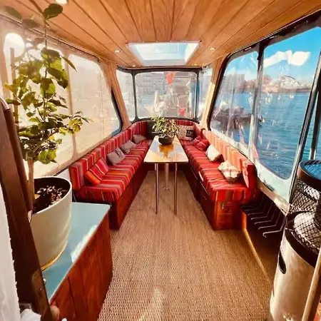 Botel Univers Yacht *